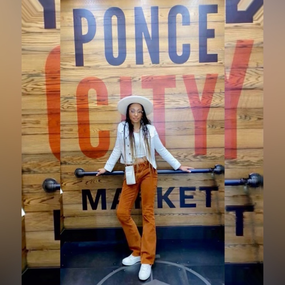 Meet your Posher, Ashley